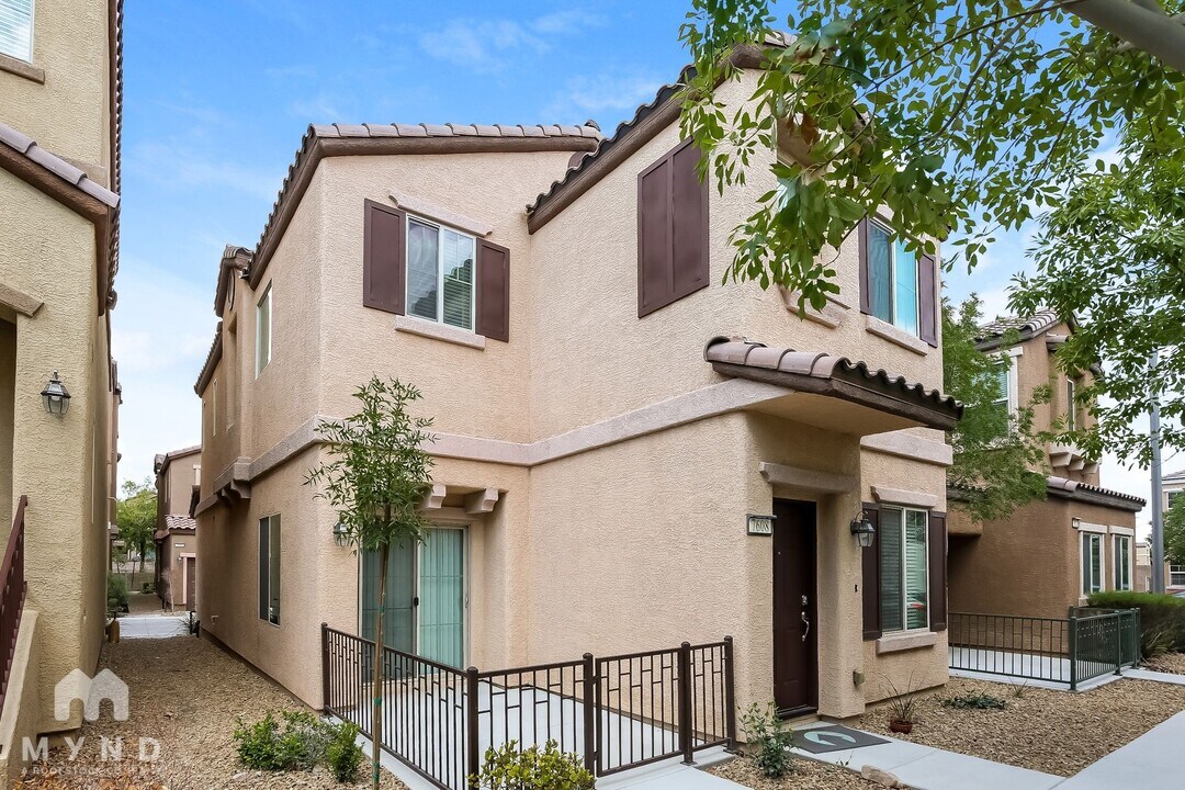 7608 Tiffany Lamp Ct in Las Vegas, NV - Foto de edificio