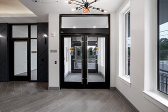 HR Crawford Apartments in Washington, DC - Foto de edificio - Building Photo