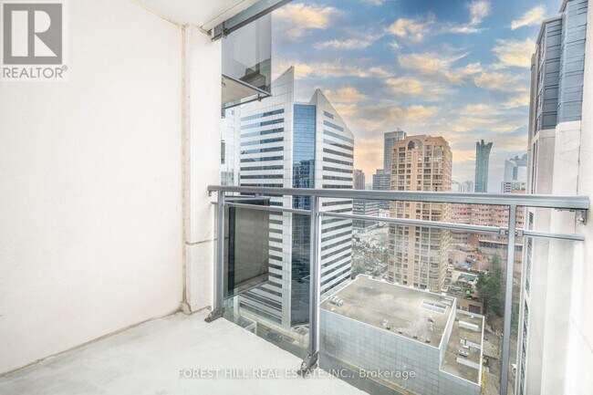 155 Beecroft Rd in Toronto, ON - Building Photo - Building Photo