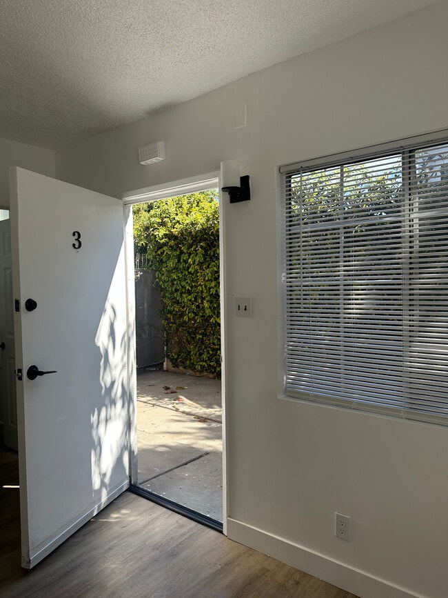 9036 Carson St, Unit #3 in Culver City, CA - Building Photo - Building Photo