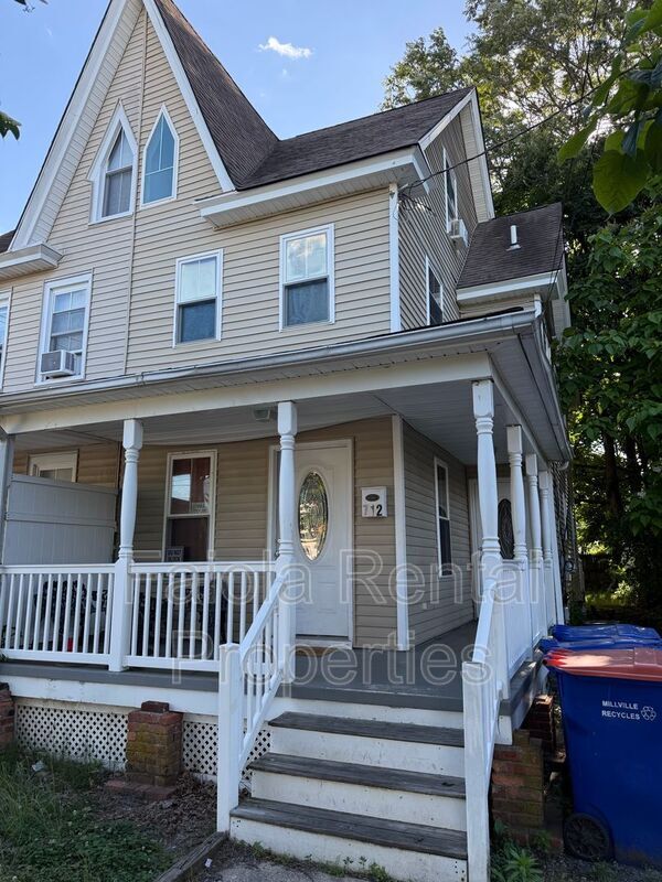 property at 712 N 4th St.