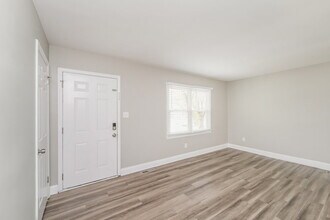 617 Dunbrook Ln in Charlotte, NC - Building Photo - Building Photo