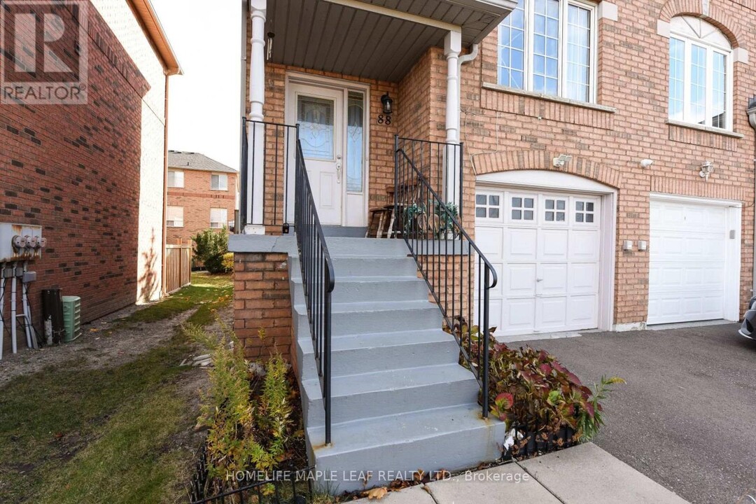 2-82 Clay Brick Ct in Brampton, ON - Building Photo