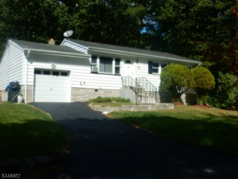 37 Conklin Ave in Stanhope, NJ - Building Photo