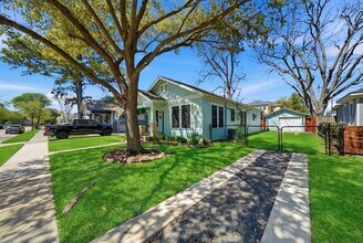 1111 Winston St in Houston, TX - Building Photo - Building Photo