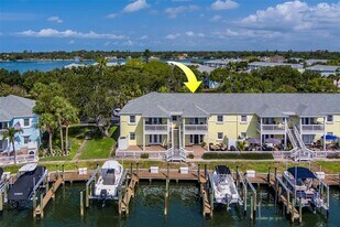 5196 Beach Dr SE in St. Petersburg, FL - Building Photo