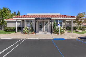 Sunset Pointe in Hesperia, CA - Foto de edificio - Building Photo