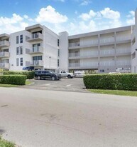 3716 NE 168th St in North Miami Beach, FL - Building Photo