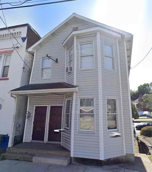 224 W Otterman St in Greensburg, PA - Building Photo