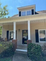 403 A W Faris Rd in Greenville, SC - Building Photo