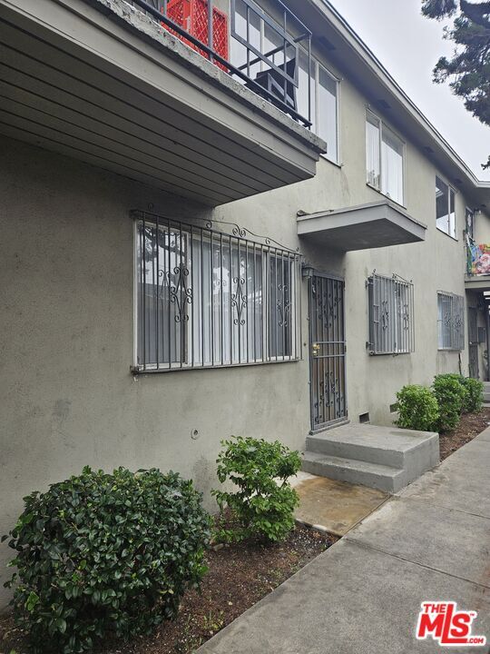 7906 San Pedro St in Los Angeles, CA - Building Photo - Building Photo