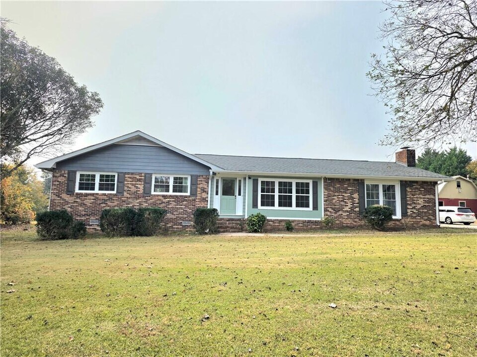 1800 Hwy 81 in Mcdonough, GA - Building Photo