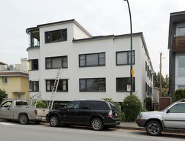 Glenwood Manor in Vancouver, BC - Building Photo