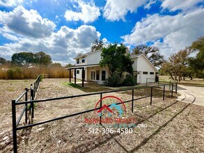 722 Thousand Oaks Loop in San Marcos, TX - Building Photo - Building Photo