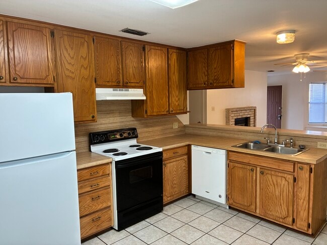 13571 Sheldon Ln in Tyler, TX - Building Photo - Building Photo