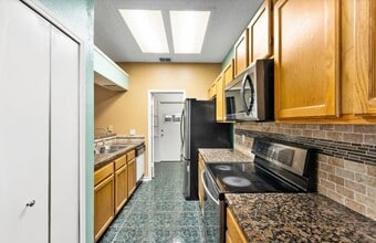 9135 Deer Vlg in San Antonio, TX - Building Photo - Building Photo