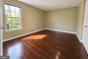 20521 Neerwinder St in Germantown, MD - Building Photo