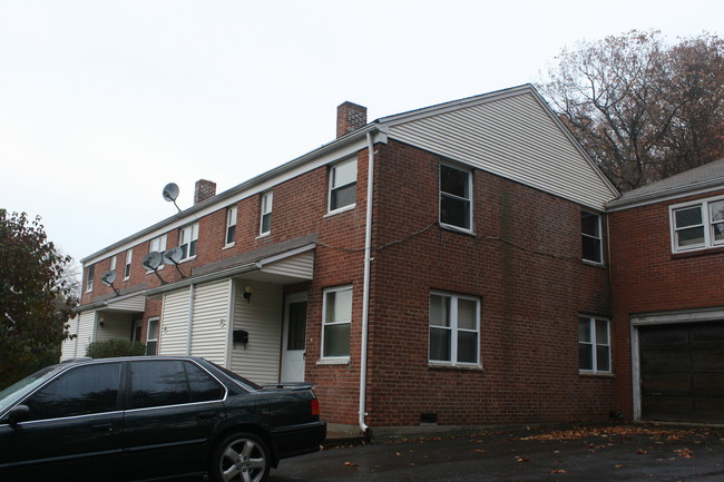 145 Cannon Rd in East Hartford, CT - Building Photo - Building Photo