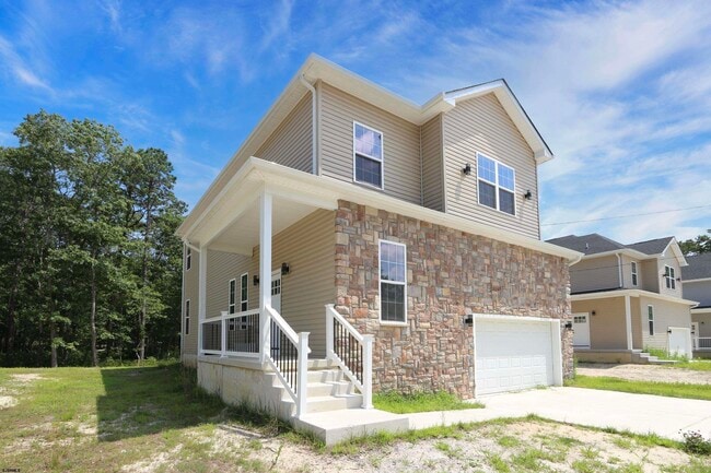 property at 438A Redwood Ave