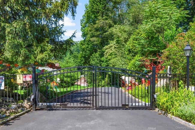 property at 400 Beechmont Dr