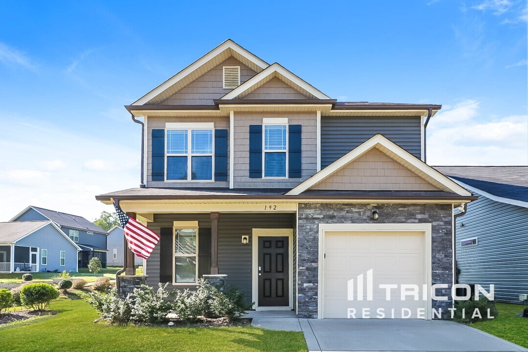 192 Golden Gate Pkwy in Clayton, NC - Building Photo