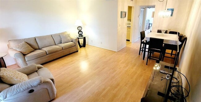 2901 NW 47th Ter, Unit 247B in Lauderdale Lakes, FL - Building Photo - Building Photo