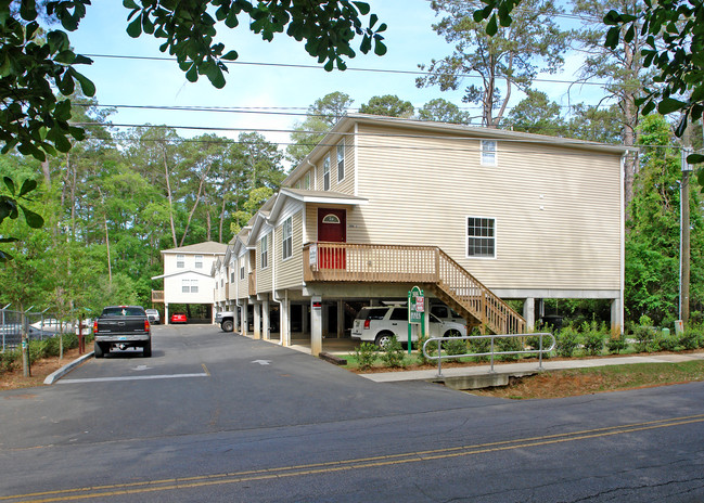 Lipona Pines in Tallahassee, FL - Building Photo - Building Photo