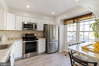 18930 Birdseye Dr in Germantown, MD - Building Photo - Building Photo