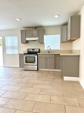 6515 White Oak Ave in Reseda, CA - Building Photo - Building Photo