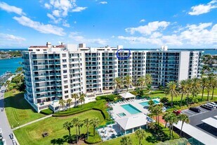 670 Island Way in Clearwater, FL - Building Photo