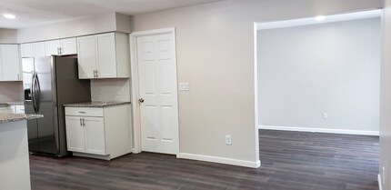 351 W Center St in Sanford, MI - Foto de edificio - Building Photo