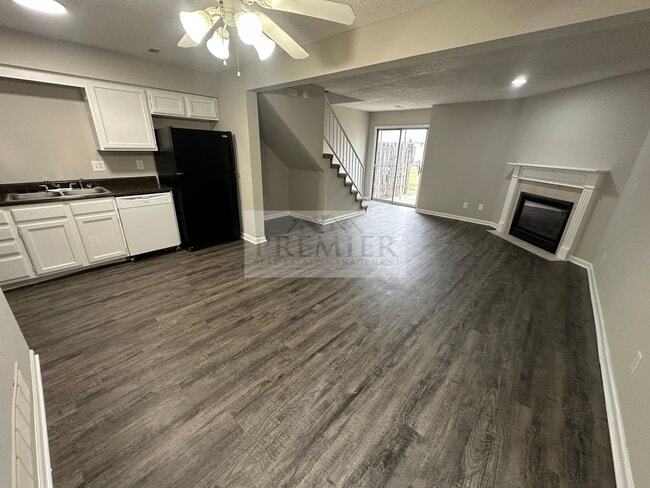 101 NE Dogwood in Oak Grove, MO - Building Photo - Building Photo