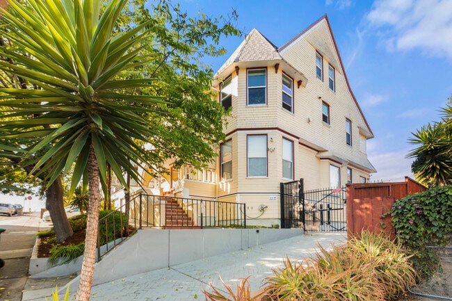 1424 E 31st St, Unit 3