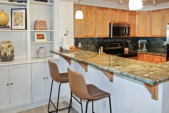 1549 NW 57th St in Seattle, WA - Foto de edificio - Building Photo