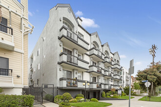 10823 Hortense St, Unit 302 in Los Angeles, CA - Building Photo - Building Photo