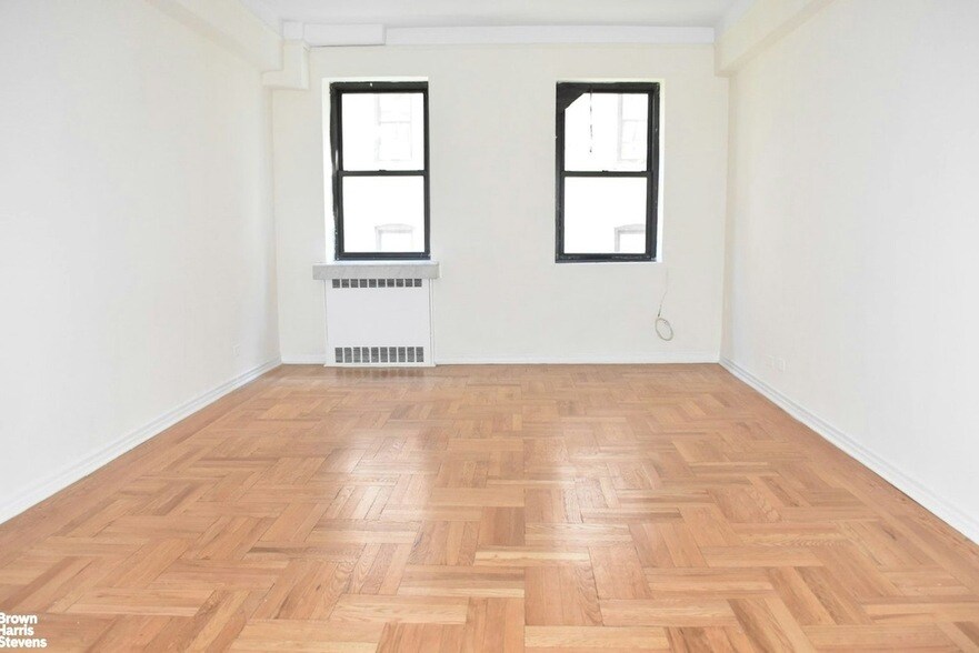 205 Pinehurst Ave, Unit 1L in New York, NY - Building Photo
