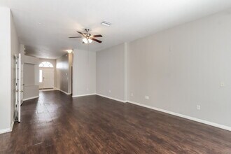 1107 Crimson Clover Ln in Zephyrhills, FL - Building Photo - Building Photo