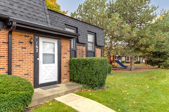 162 W Inverrary Ln in Deerfield, IL - Building Photo - Building Photo