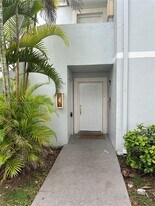 8600 SW 212th St in Cutler Bay, FL - Building Photo