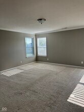 1492 Trailside Dr in Greenwood, IN - Foto de edificio - Building Photo