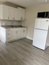 585 NW 117th St in Miami, FL - Foto de edificio - Building Photo