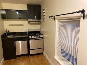 11 Bartlett Pl, Unit 20-1 in Boston, MA - Foto de edificio - Building Photo