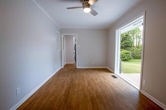 5731 Berkshire Ln in Dallas, TX - Building Photo - Building Photo