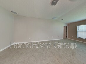 10326 Scarlet Skimmer Dr in Riverview, FL - Building Photo - Building Photo
