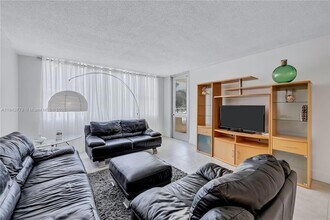 3180 S Ocean Dr, Unit 217 in Hallandale Beach, FL - Building Photo - Building Photo