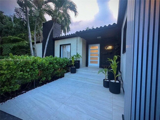 7700 Coquina Dr in North Bay Village, FL - Building Photo - Building Photo