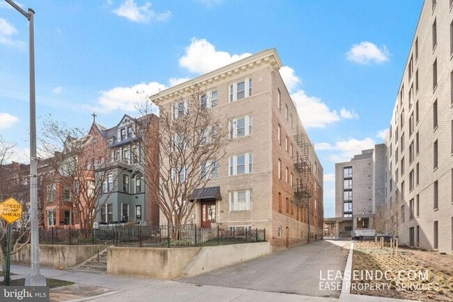 property at 1340 Fairmont St NW