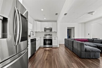 919 NW 66th St in Miami, FL - Building Photo - Building Photo