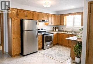 227 Templemead Dr in Hamilton, ON - Building Photo - Building Photo