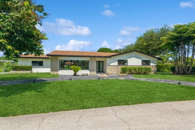 7001 SW 126th St in Miami, FL - Building Photo - Building Photo